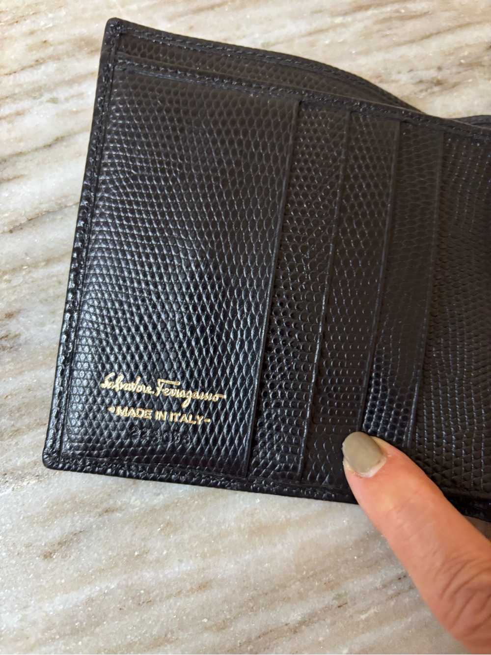 Salvatore Ferragamo Vara Bow Wallet Black Lizard Embossed Leather Kisslock Coin - Picture 8 of 11